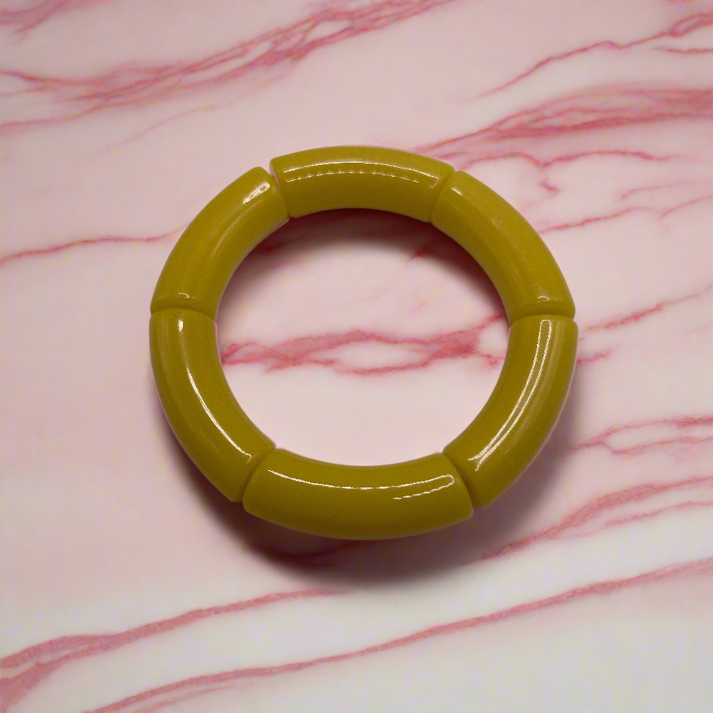 Chunky Vintage-Inspired Resin Bangle